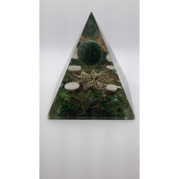 Pyramide Orgonite Sphère verte