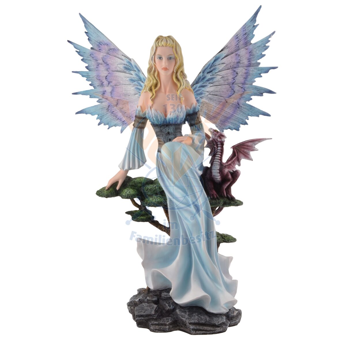 Fée CORA, assise sur un arbre avec petit dragon