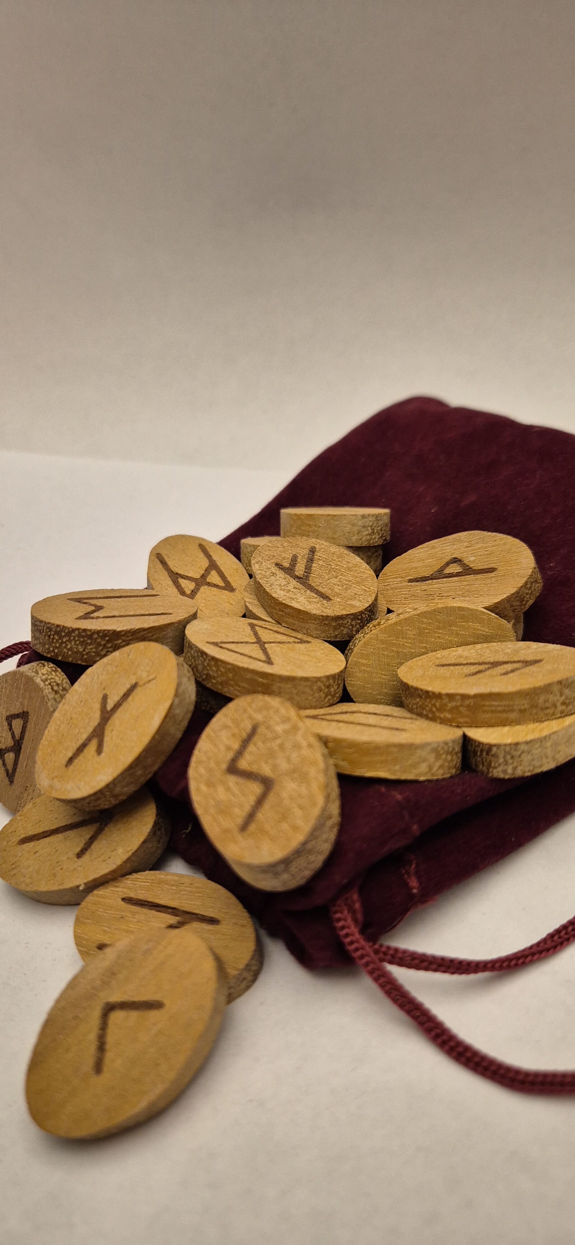 Runes Futhark en Bois de Padouk2