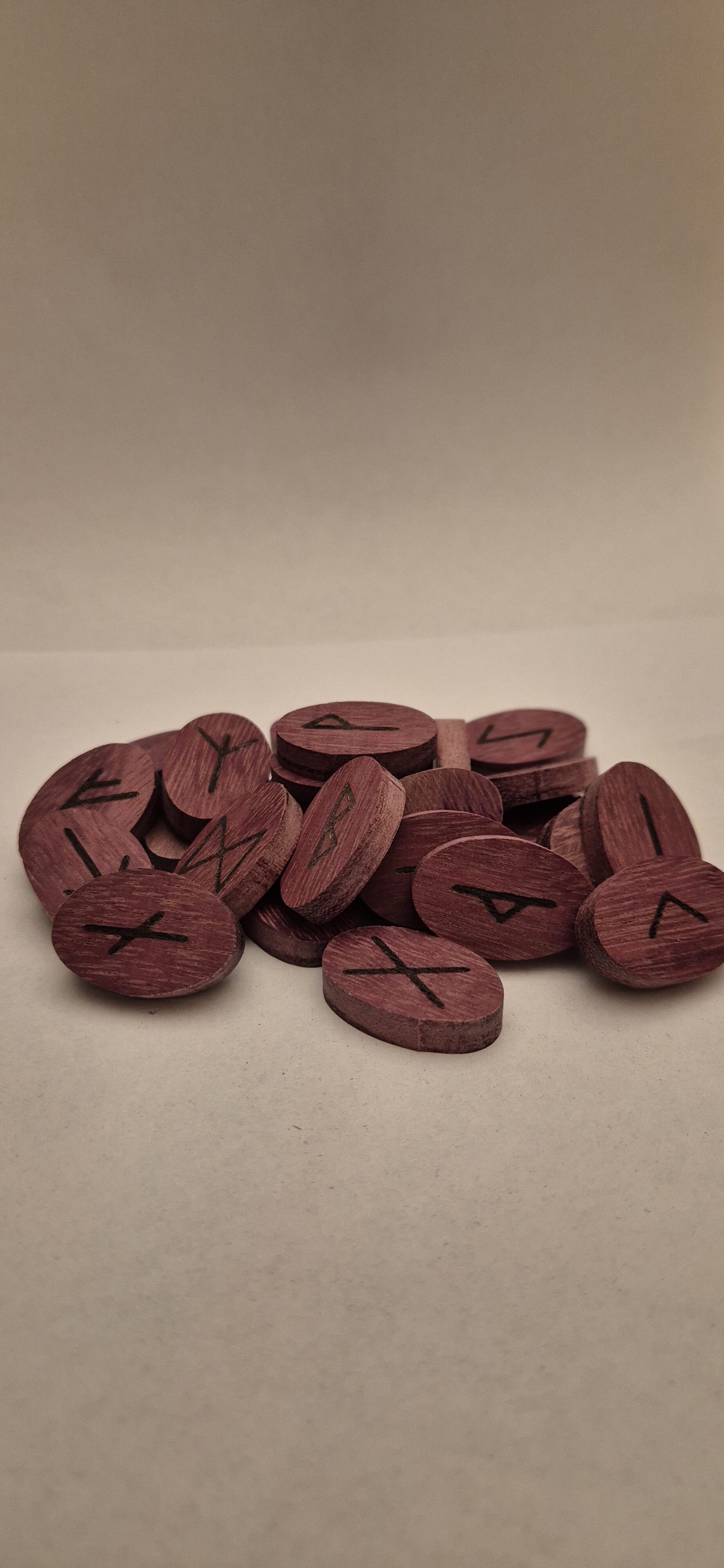 Runes Futhark en Bois d'Amarante1